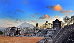 Ratu Boko, yang Eksotis Selain Candi Prambanan