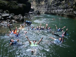 Long weekend, Liburan ke Green Canyon Saja!