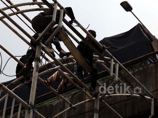 JPO Penas Kalimalang Diperbaiki