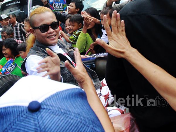 Artis OVJ Diserbu Warga Yogya