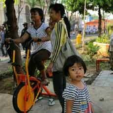 Inilah Fasilitas Alat Fitnes dan Bermain di Taman Nginden Intan