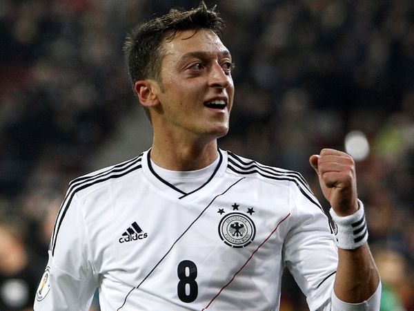 Jerman Taklukkan Irlandia 3-0 