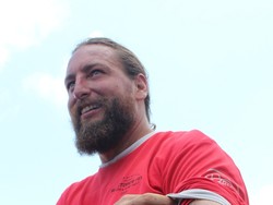 Jatuh Cinta dengan Nusantara, Dustin Tato Peta Indonesia