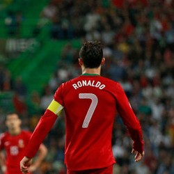 CR7 Soal Kartu Kuningnya dan Lawan Portugal di Playoff
