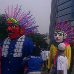 Ratusan Bedug dan Ondel-ondel Meriahkan Malam Takbiran di Monas