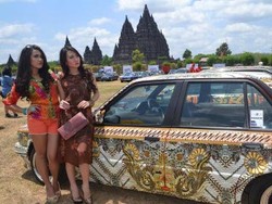 Komunitas BMW Kumpul di Candi Prambanan Yogyakarta
