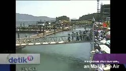 Jembatan Wisata Ambruk, Wisatawan Masuk ke Air