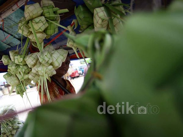 Berkah Penjual Ketupat Musiman