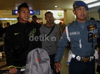 Mereka mendapat kawalan dari beberapa petugas bandara. Bruriy Susanto/detikcom.