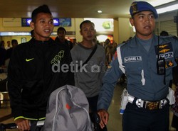 Mereka mendapat kawalan dari beberapa petugas bandara. Bruriy Susanto/detikcom.