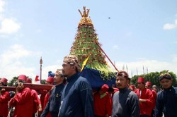 Tujuh Gunungan Keraton Yogya Habis Dirayah dalam Sekejap