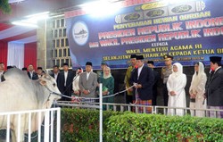  Usai Salat Id, SBY Serahkan Hewan Kurban di Masjid Istiqlal