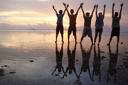 Menutup Liburan dengan Sunset Pantai Tanjung Setia