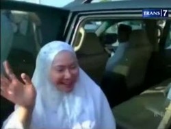 Selesai Salat Id, Atut Hindari Wartawan