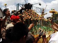 Berebut Gunungan Keraton Yogyakarta