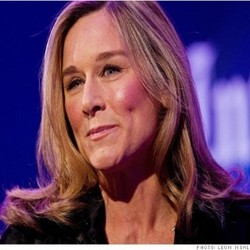 CEO Cantik yang Bergaji Tertinggi Ini Mundur dari Burberry