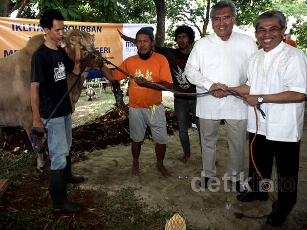 Bank Mandiri Bagikan 2.535 Ekor Hewan Kurban