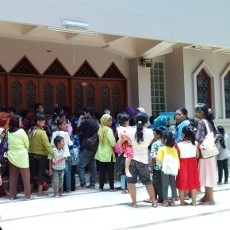 Ribuan Warga Berjejal Antre Hewan Kurban di Masjid Raya Bandung