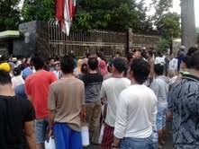 Polisi Tangkap 8 Warga yang Antre Daging 2 Kali di Masjid Istiqlal