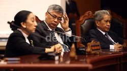 Kasus Suap Akil, KPK Periksa Hakim MK Maria Farida dan Anwar Usman