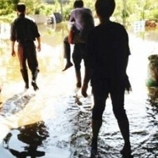 Pejabat China Dipecat karena Digendong Warga Saat Kunjungi Korban Banjir