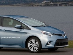 Moncong Toyota Prius Baru Mirip Corolla