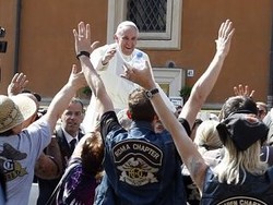 Paus Fransiskus Lelang Moge Hadiah