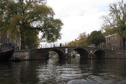 Menjelajah Kanal Khas Amsterdam