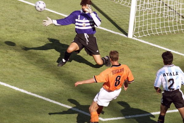 Ilustrasi: Dennis Bergkamp, Belanda vs Argentina, Piala Dunia 1998 (AFP) Ilustrasi: Dennis Bergkamp, Belanda vs Argentina, Piala Dunia 1998 (AFP)