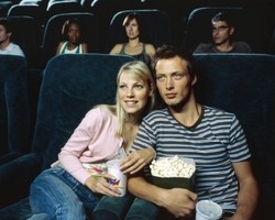 Keuntungan Nonton Film Romantis bagi Hubungan Asmara