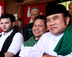 Ridho Rhoma Ajak Menakertrans Manggung Bareng