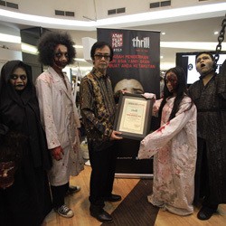 We are Looking for Real Ghost Thrill Raih Penghargaan