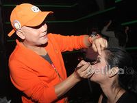 Ozy Syahputra Jadi Make-up Artist