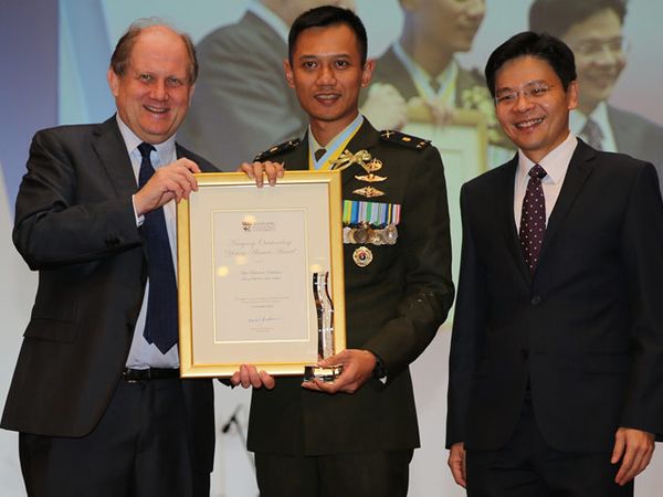 Agus Harimurti Raih Penghargaan di NTU Awards 2013