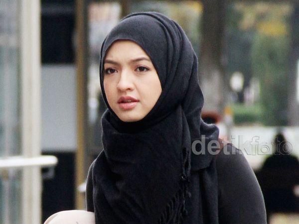 Ketika Raline Shah Berhijab