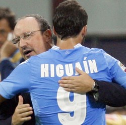 Benitez Anggap Lawatan ke Markas Roma Biasa-Biasa Saja 