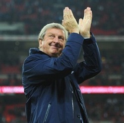 Hodgson: Inggris Layak Lolos