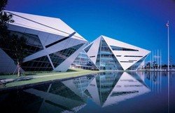 Foto: Interior Bangkok University yang Mirip Kafe dan Galeri Seni