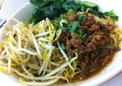 Sumpit Rice & Noodle: Slurp! Pedas Gurih Singapore Noodle