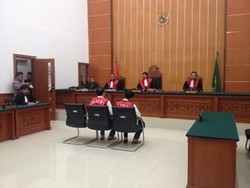 Hakim Juga Cabut Hak Komunikasi 2 Rekan Freddy