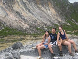 Serunya Berjumpa Pendaki Asing di Gunung Sibayak