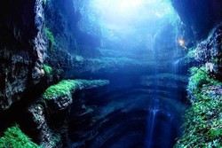 Gua Hantu & 8 Gua Luar Biasa di Dunia