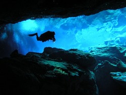 Ini Baru Beda! Diving di Gua Bawah Laut Meksiko