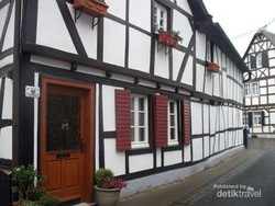 Rumah Kuno Jerman di Tepi Sungai Rhein, Antik Banget!