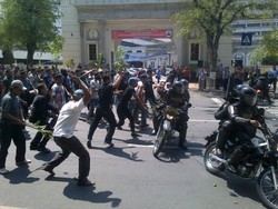 Bumm! Bom Diledakkan dalam Simulasi Pengamanan Pemilu di Semarang