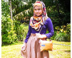 Hijab Style: Penampilan Serba Colorful ala Nabilah Syafikah