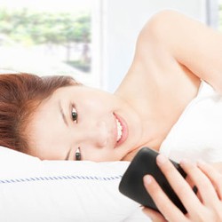 Survei: Chatting di Malam Hari Bikin Susah Tidur