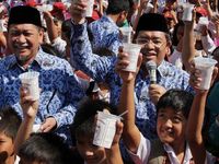 Ahmad Heryawan Ajak Warga Minum Susu