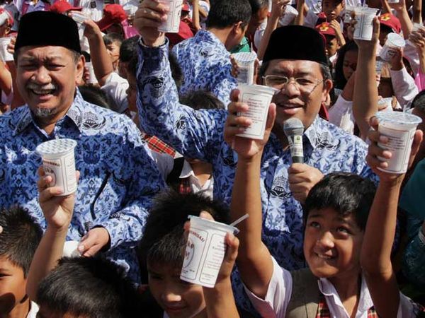 Ahmad Heryawan Ajak Warga Minum Susu
