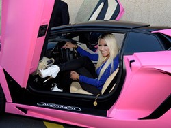Nicki Minaj dan Lamborghini Aventador Pink